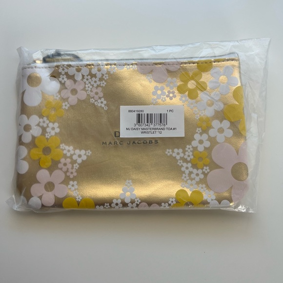 NWT - Marc Jacobs Wristlet - Picture 8 of 9